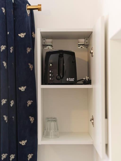 Rofennie Suite -Luxury Ensuite Room! Μέιντστοουν Εξωτερικό φωτογραφία